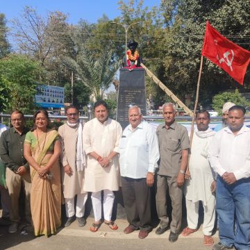 बलिदान दिवस: भगतसिंह की प्रतिमा पर माल्यार्पण कर दी श्रद्धांजलिशहीद भगतसिंह का जीवन हमारे लिए प्रेरणा का स्रोत: सांसद इंदौरा