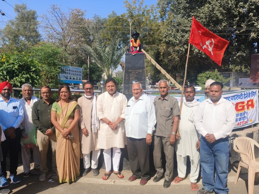 बलिदान दिवस: भगतसिंह की प्रतिमा पर माल्यार्पण कर दी श्रद्धांजलिशहीद भगतसिंह का जीवन हमारे लिए प्रेरणा का स्रोत: सांसद इंदौरा