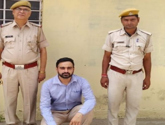 400 करोड़ की साइबर ठगी करने वाली गैंग का पदार्फाश, मुख्य सरगना का दोस्त गिरफ्तार 400 करोड़ की साइबर ठगी करने वाली गैंग का पदार्फाश, मुख्य सरगना का दोस्त गिरफ्तार