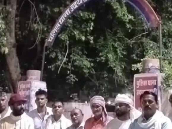 लव, एक्शन, ड्रामा… घर से भागकर प्रेमी जोड़े ने की शादी, पुलिस ने एक्शन लिया तो ग्रामीणों ने बनाया बंधक लव, एक्शन, ड्रामा… घर से भागकर प्रेमी जोड़े ने की शादी, पुलिस ने एक्शन लिया तो ग्रामीणों ने बनाया बंधक