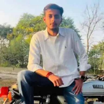 12वीं के छात्र से चली रिवॉल्वर, गोली लगने से मौत 12वीं के छात्र से चली रिवॉल्वर, गोली लगने से मौत