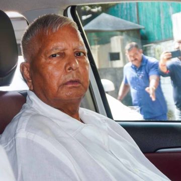 लैंड फॉर जॉब में लालू को झटका, दिल्ली हाईकोर्ट ने लोअर कोर्ट की कार्यवाही पर रोक से किया इनकार