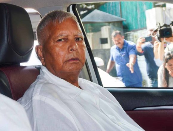 लैंड फॉर जॉब में लालू को झटका, दिल्ली हाईकोर्ट ने लोअर कोर्ट की कार्यवाही पर रोक से किया इनकार लैंड फॉर जॉब में लालू को झटका, दिल्ली हाईकोर्ट ने लोअर कोर्ट की कार्यवाही पर रोक से किया इनकार