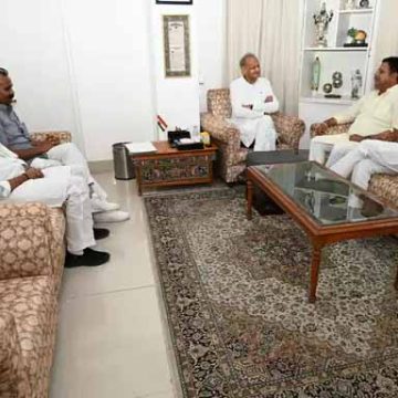 सिंचाई पानी की मांग को लेकर सीएम से मिले नेता:सासंद कुलदीप इंदौरा ने प्रतिनिधिमंडल के साथ की मुलाकात