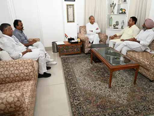 00 सिंचाई पानी की मांग को लेकर सीएम से मिले नेता:सासंद कुलदीप इंदौरा ने प्रतिनिधिमंडल के साथ की मुलाकात