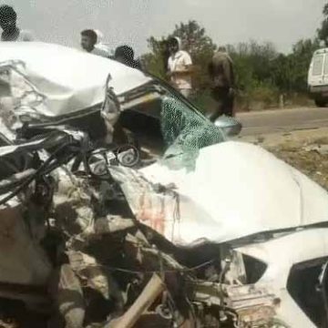 जयपुर में सड़क हादसा, मां-बेटे समेत तीन की मौत:खाटू श्याम के दर्शन के लिए निकला था परिवार, ट्रक का टायर फटते ही कार से टकराया