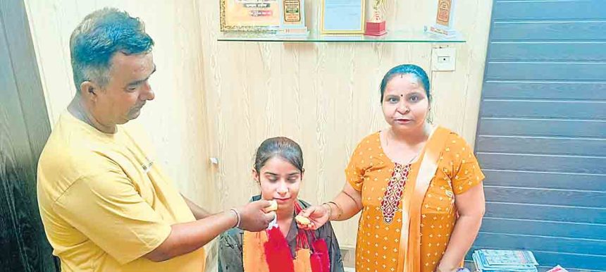 00 बारहवीं का परिणाम जारी; आर्ट्स में अनुप्रिया, कॉमर्स में कंगना तो साइंस में प्रीति टॉपर