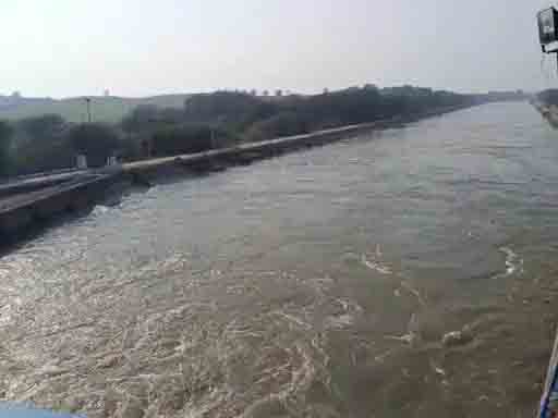 00 गंगनहर में पानी की मात्रा बढ़ने से किसानों को राहत:नहर में चल रहा 1750 क्यूसेक पानी, किसानों ने चक्काजाम किया स्थगित