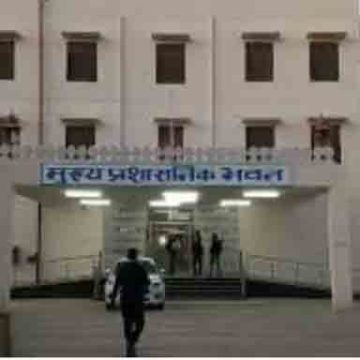 00 शिक्षा विभाग ने राज्यभर में बदले अधिकारी:130 डीईओ के ट्रांसफर, अधिकांश जिलों में बदली विभाग की कमान