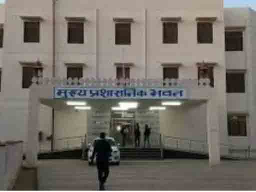 00 शिक्षा विभाग ने राज्यभर में बदले अधिकारी:130 डीईओ के ट्रांसफर, अधिकांश जिलों में बदली विभाग की कमान