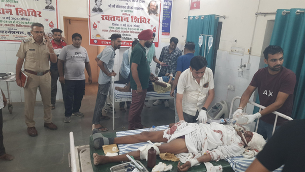 1001737324 दो कारों की भिड़ंत में 2 की मौत, 7 घायल