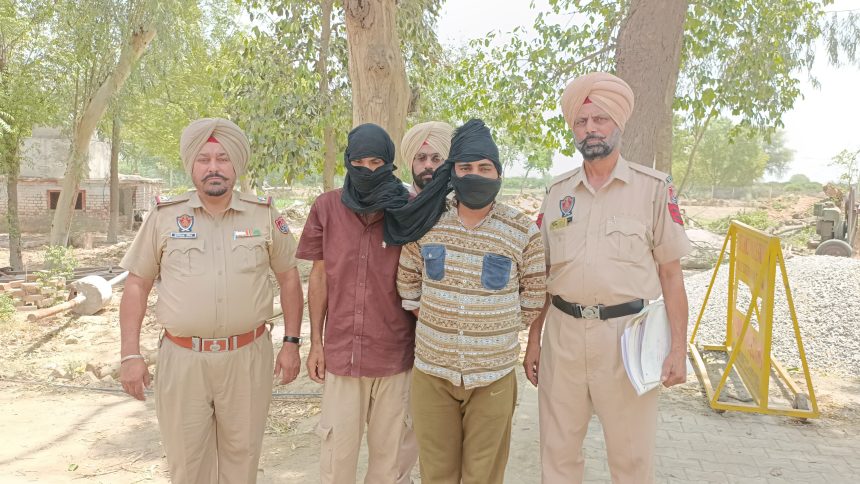 22sds7 लाखों रुपये की चोरी प्रकरण में सादुलशहर व श्रीकरणपुर क्षेत्र से दो युवक गिरफ्तार