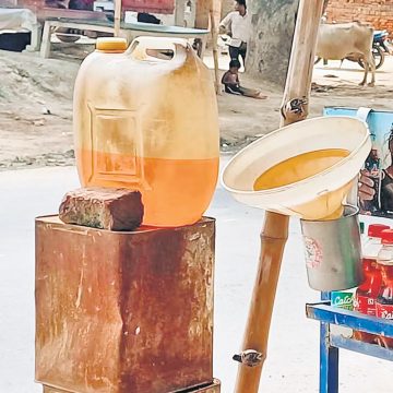 सादुलशहर में दुकान-दुकान पेट्रोल व डीजल की सरेआम हो रही बिक्री