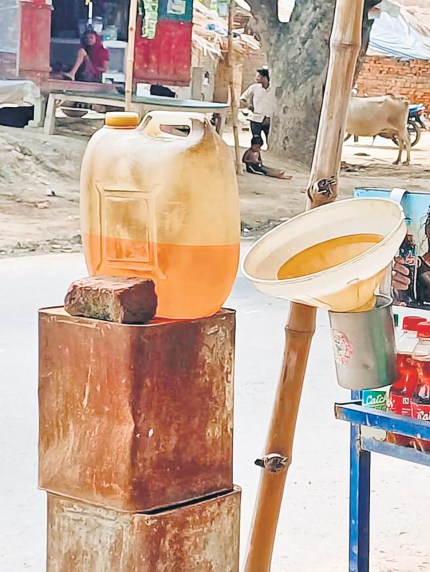 सादुलशहर में दुकान-दुकान पेट्रोल व डीजल की सरेआम हो रही बिक्री