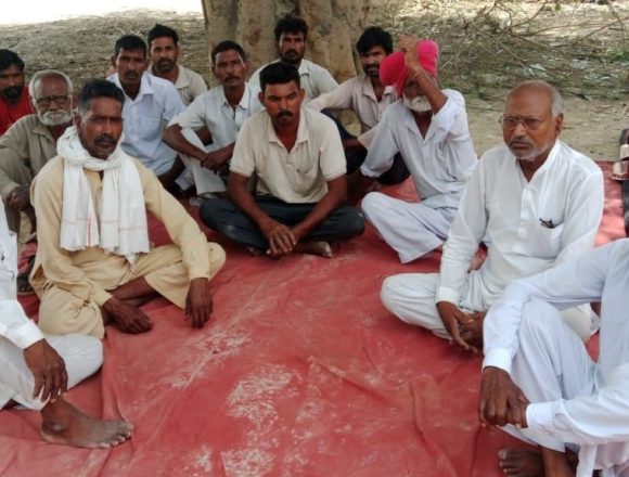 SDS 2 पेयजल संकट के चलते ग्रामीणों ने लगाया धरना