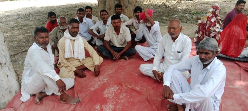 SDS 2 पेयजल संकट के चलते ग्रामीणों ने लगाया धरना
