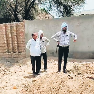 पीएचडी की ग्रीन वैली में कार्रवाई 40 लोगों के काटे अवैध कनेक्शन