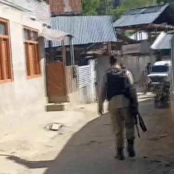 उत्तरी कश्मीर में कई जगह पुलिस के छापे