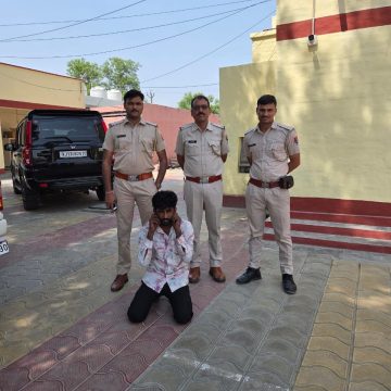 खड़े ट्रक से गेहूं चोरी करने के प्रकरण में एक आरोपी गिरफ्तार