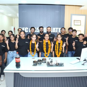 अव्वल रही बेटियों का किया अभिनंदन