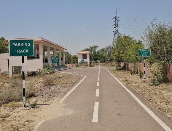 h03 धूल फांक रहा आटोमेटिक ड्राइविंग टेस्ट ट्रैक