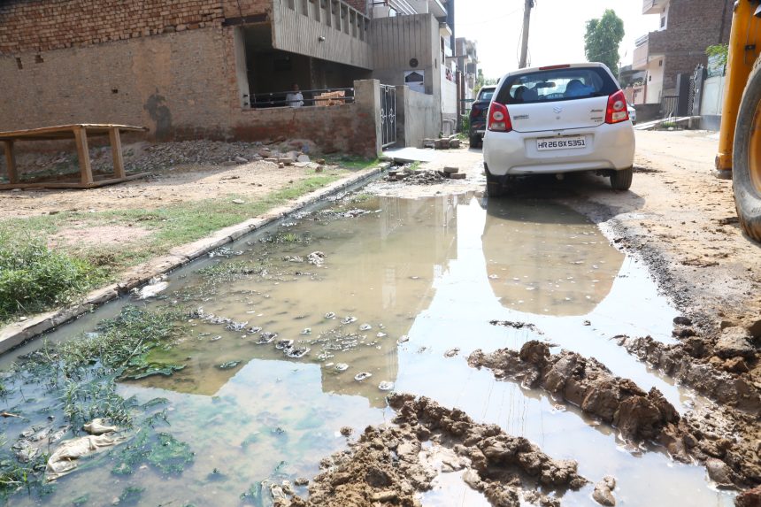 सीवरेज कंपनी ने बिगाड़ी शहर की सड़कों की दशा