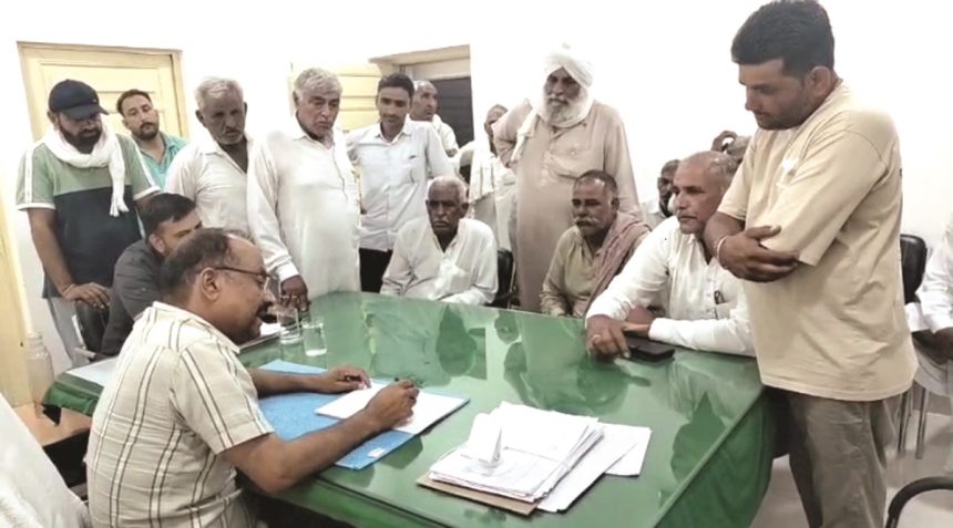 किसानों ने दोहराई बारह घंटे चल रहे कृषि कनेक्शन बंद करवाने की मांग