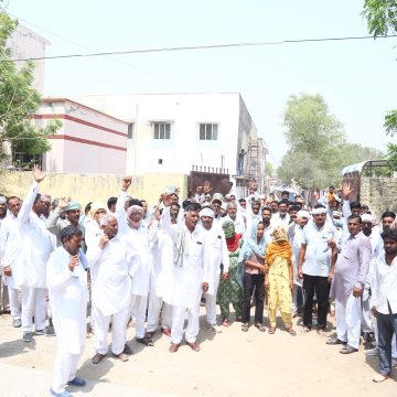 हत्या का आरोप, शव उठाने से इन्कार