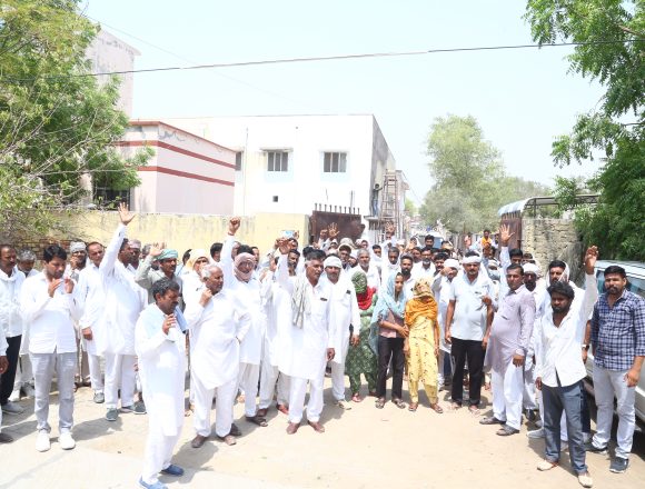 हत्या का आरोप, शव उठाने से इन्कार