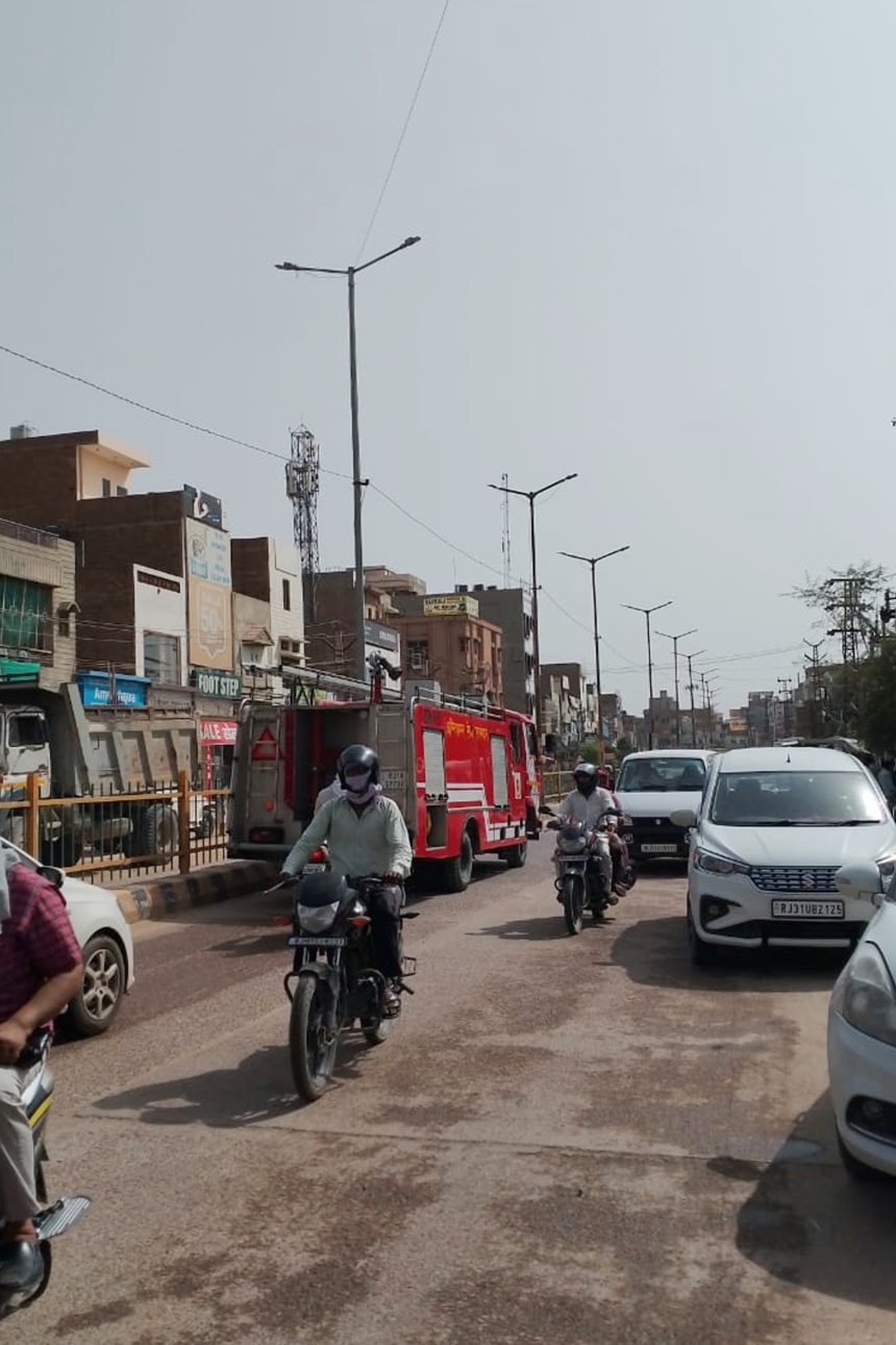 h06 आसमान से बरसी आग तो भट्ठी की तरह तपी सड़कें