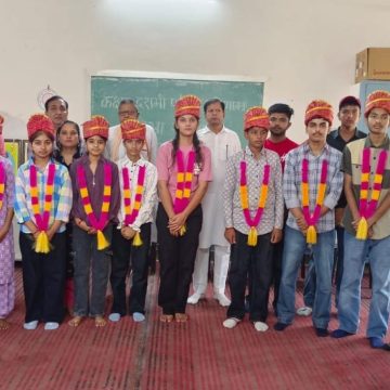 h10 मेधावी विद्यार्थियों को किया सम्मानित