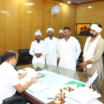 h11 ऋण राशि जमा नहीं करवाने पर ढोल बजाकर पूरे गांव में बेइज्जत करने की धमकी