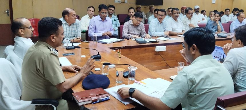 h13 जिला कलक्टर की अधिकारियों को सख्त हिदायत : आपातकालीन हालातों में हर स्तर पर तैयार रहें, अफवाहों से बचें