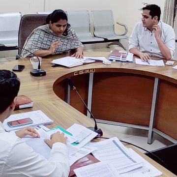 प्रधानमंत्री आदर्श ग्राम योजना पर चर्चा