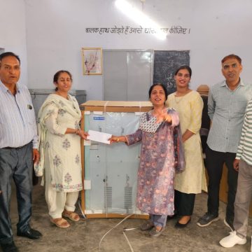 बालिका विद्यालय मिर्जेवाला में भेंट किया वाटर कूलर