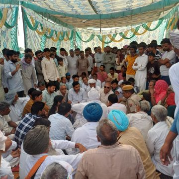 शमशान भूमि विवाद पर समझाइश से नहीं बनी बात, धरना जारी