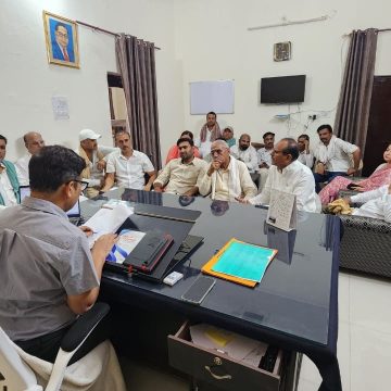 बिजली-पानी समस्या को लेकर एडीएम से मिले भाजपाई