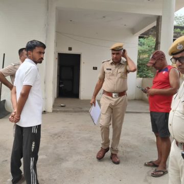 घर में घुसे बदमाश, परिवार पर किया हमला, तीन घायल, दिव्यांग युवती की इलाज के दौरान मौत