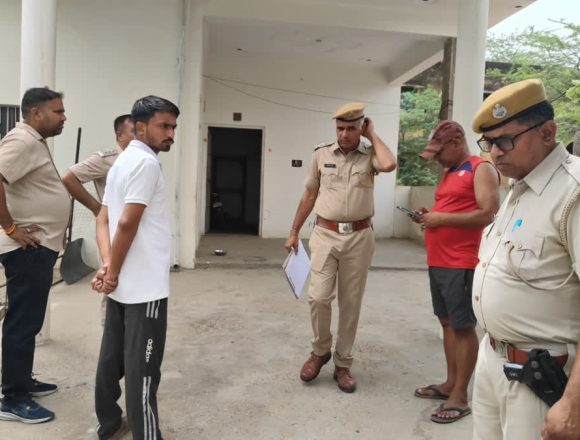 घर में घुसे बदमाश, परिवार पर किया हमला, तीन घायल, दिव्यांग युवती की इलाज के दौरान मौत घर में घुसे बदमाश, परिवार पर किया हमला, तीन घायल, दिव्यांग युवती की इलाज के दौरान मौत