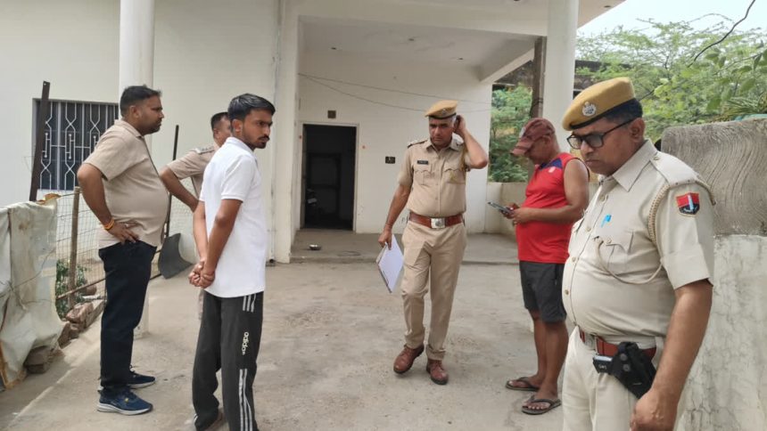 घर में घुसे बदमाश, परिवार पर किया हमला, तीन घायल, दिव्यांग युवती की इलाज के दौरान मौत घर में घुसे बदमाश, परिवार पर किया हमला, तीन घायल, दिव्यांग युवती की इलाज के दौरान मौत