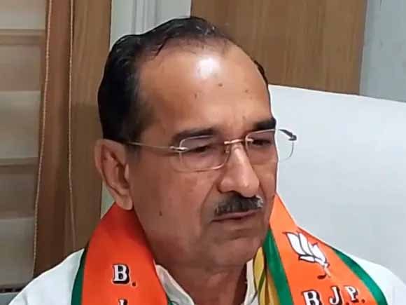 डोटासरा के बयान के बाद सियासत गरमाई, बीजेपी में अंतर्कलह के सवाल पर मदन राठौड़ का जवाब डोटासरा के बयान के बाद सियासत गरमाई, बीजेपी में अंतर्कलह के सवाल पर मदन राठौड़ का जवाब