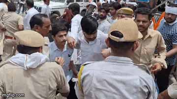 चूरू में प्रदर्शन कर रहे यूथ कांग्रेस के कार्यकतार्ओं को पुलिस ने खदेड़ा, आधा दर्जन से ज्यादा डिटेन चूरू में प्रदर्शन कर रहे यूथ कांग्रेस के कार्यकतार्ओं को पुलिस ने खदेड़ा, आधा दर्जन से ज्यादा डिटेन