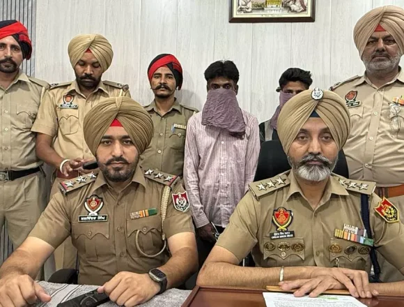 शाहकोट पुलिस से मिली बड़ी कामयाबी, चोरी किए हुए गहनों और स्कूटी के साथ दो चोर गिरफ्तार शाहकोट पुलिस से मिली बड़ी कामयाबी, चोरी किए हुए गहनों और स्कूटी के साथ दो चोर गिरफ्तार