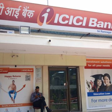 बैंक मैनेजर ने ग्राहकों के खाते से चोरी कर निकाले 4.60 करोड़, शेयर मार्केट में लगाए, वहां भी डूबे