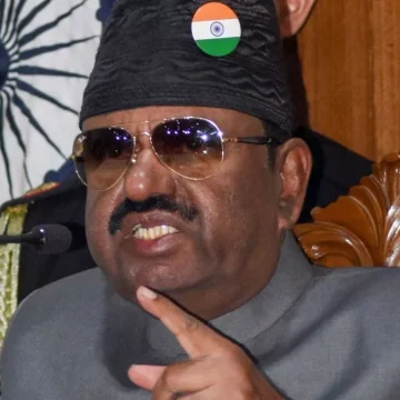 ‘हमें कुछ करना होगा, बंगाल की साख कम हो रही है…’, बढ़ती हिंसा और भ्रष्टाचार की घटनाओं पर बोले राज्यपाल ‘हमें कुछ करना होगा, बंगाल की साख कम हो रही है…’, बढ़ती हिंसा और भ्रष्टाचार की घटनाओं पर बोले राज्यपाल