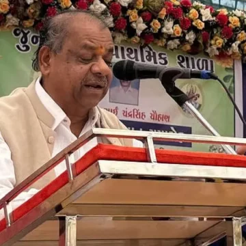 मनरेगा घोटाले के एक केस में मिली बेल तो दूसरे केस में नाम आया सामने, गुजरात के मंत्री बच्चूभाई खाबड़ का बेटा गिरफ्तार मनरेगा घोटाले के एक केस में मिली बेल तो दूसरे केस में नाम आया सामने, गुजरात के मंत्री बच्चूभाई खाबड़ का बेटा गिरफ्तार