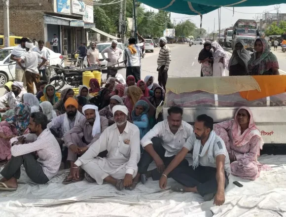 फाजिल्का में खेत के नाले को लेकर हुआ विवाद, 45 वर्षीय शख्स को उतारा मौत के घाट; परिजनों ने जाम किया हाईवे फाजिल्का में खेत के नाले को लेकर हुआ विवाद, 45 वर्षीय शख्स को उतारा मौत के घाट; परिजनों ने जाम किया हाईवे