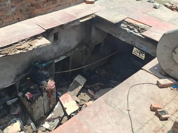 ईद का खाना बनाते समय सिलेंडर ब्लास्ट, छत के उड़े चिथड़े; करीब एक दर्जन लोग घर में थे मौजूद ईद का खाना बनाते समय सिलेंडर ब्लास्ट, छत के उड़े चिथड़े; करीब एक दर्जन लोग घर में थे मौजूद