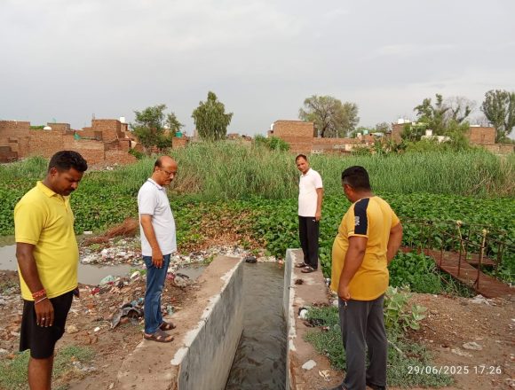 0baad9a9-24dd-4fcb-b312-a1aa34ff5a24 बरसात दौरान आयुक्त ने लिया पानी निकासी व्यवस्था का जायजा