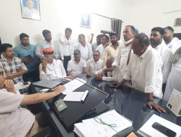 IMG-20250611-WA0050 प्रशासन से वार्ता में मांगों पर बनी सहमति, कांग्रेस का पड़ाव समाप्त